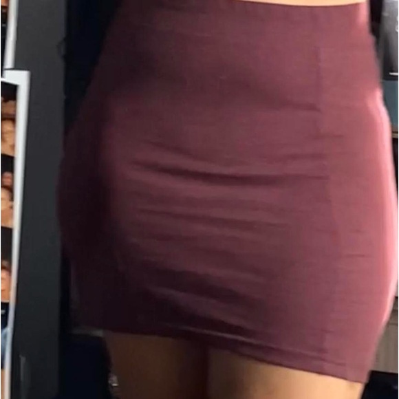 Small Burgundy H&M Divided Skirt - Picture 4 of 4